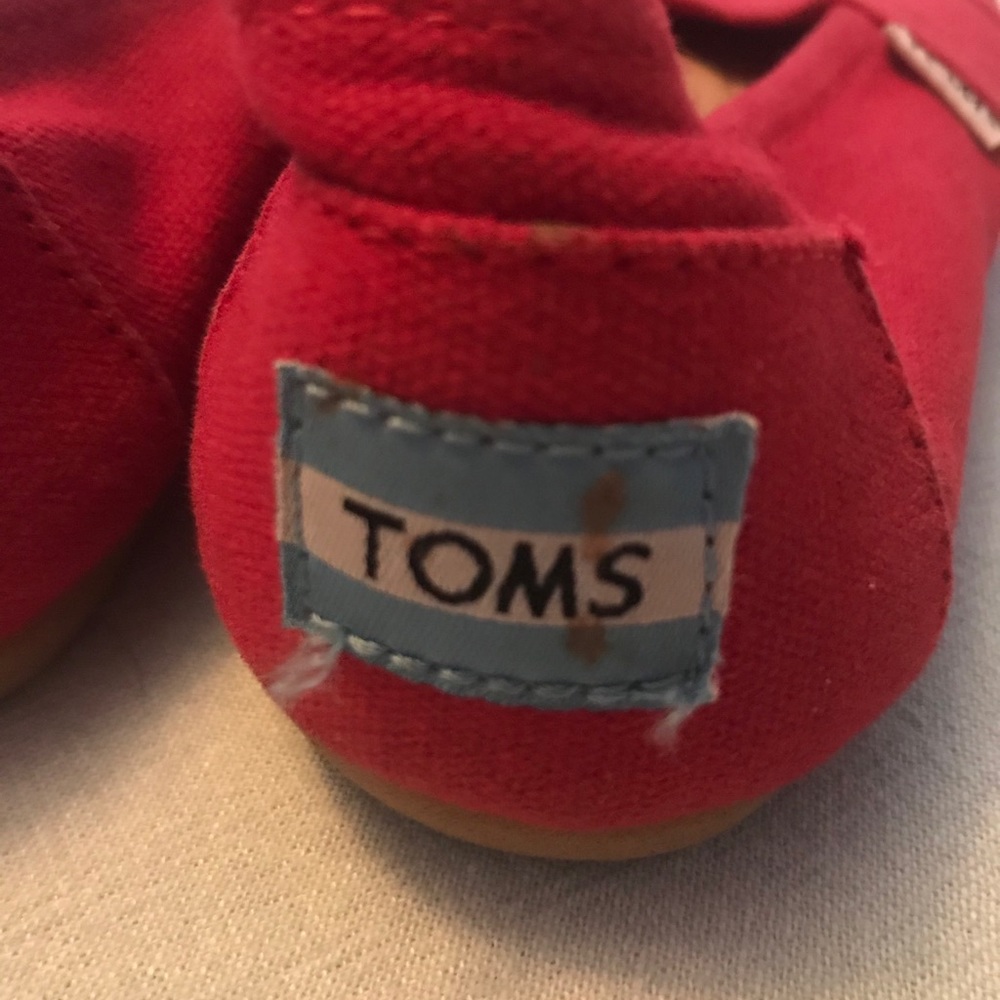 Red TOMS - Picture 3 of 5